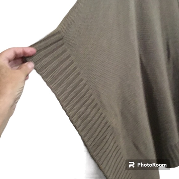 Liz Claiborne Women’s Light Brown Wool Blend Poncho Sweater With Buckle Size 2X - Picture 3 of 7